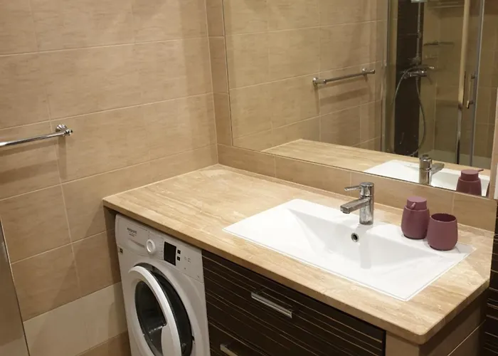 Przestronny Dla 9 Osób - 4 Sypialnie, Parking